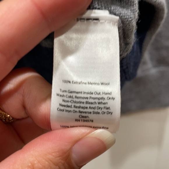 Vineyard Vines Merino Performance 1/4 Zip Sweater - Picture 5 of 7